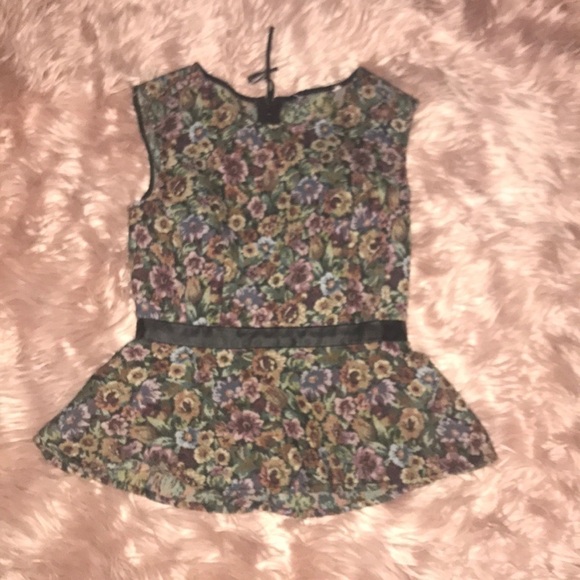 Beautiful flowered peplum top with leather… - Picture 1 of 3